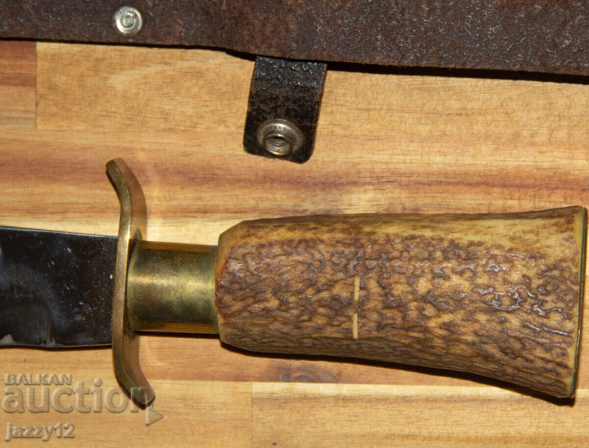 Solid hunting knife with a horn handle - 6