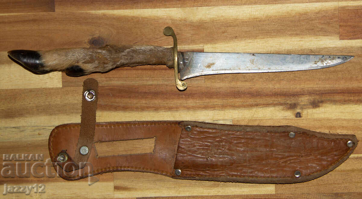Cuțit de vânătoare solid cu mâner din copită cu preț 150.00 BGN | € 76.69 Cuțit de vânătoare solid cu mâner din copită cu preț 150.00 BGN | € 76.69