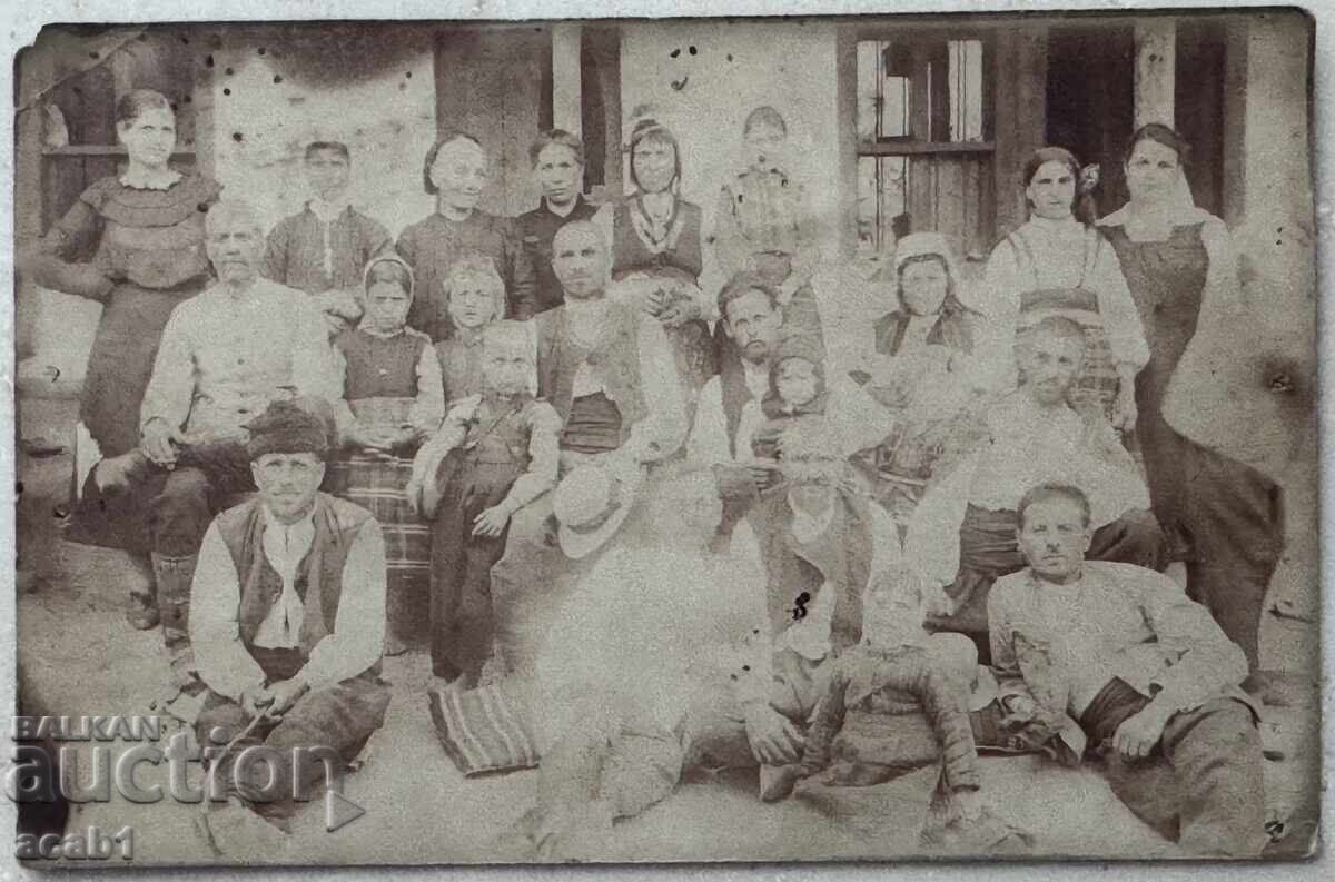 Сливенско Семейство с. Джиново с цена 29.99 лв. | € 15.33