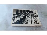 Φωτογραφία Βελιγράδι Άνδρες και γυναίκες σε δεξίωση στο εστ. Αλέξανδρος Α'