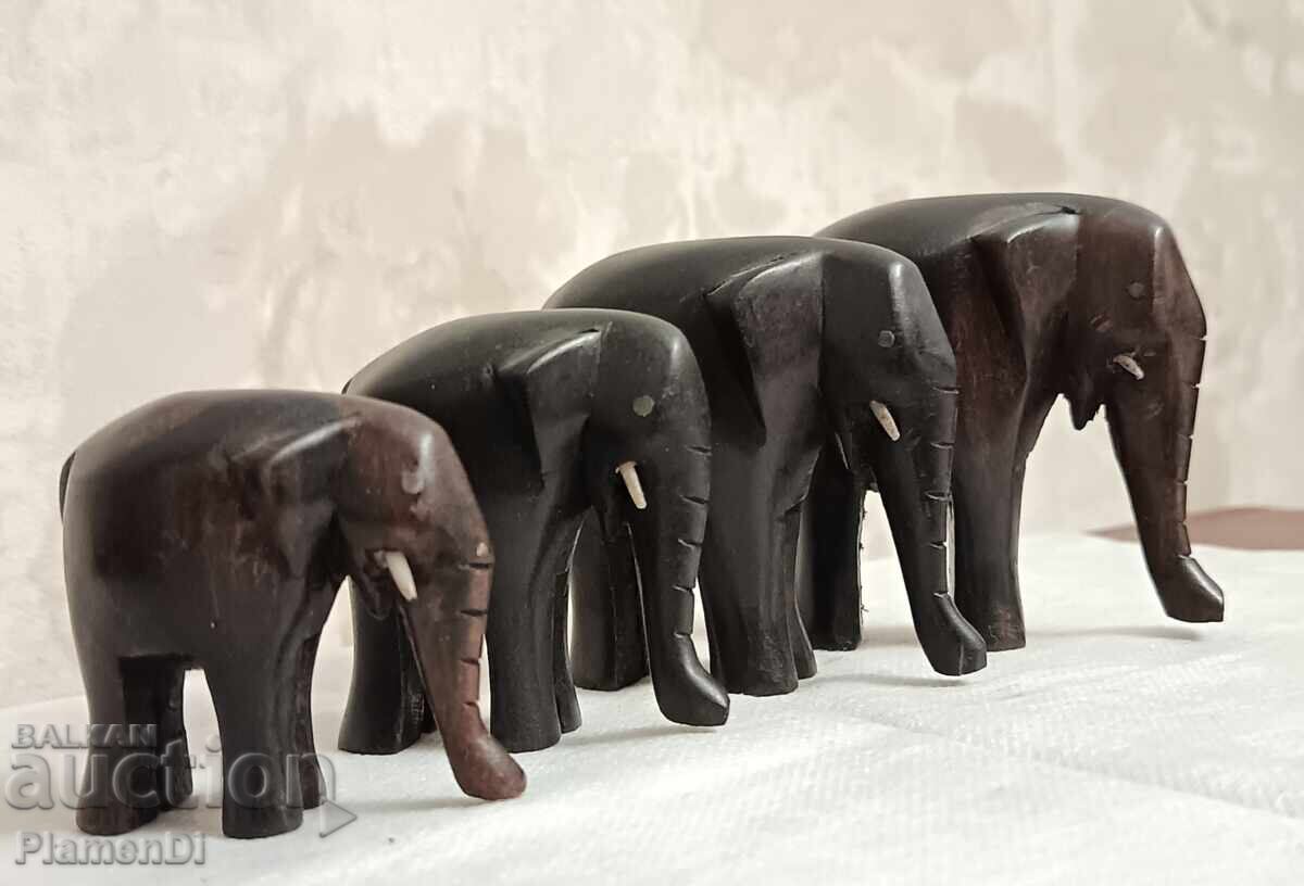 Лот от дървени, ръчно резбовани фигурки на слонове. с цена 48.00 лв. | € 24.54 Лот от дървени, ръчно резбовани фигурки на слонове. с цена 48.00 лв. | € 24.54