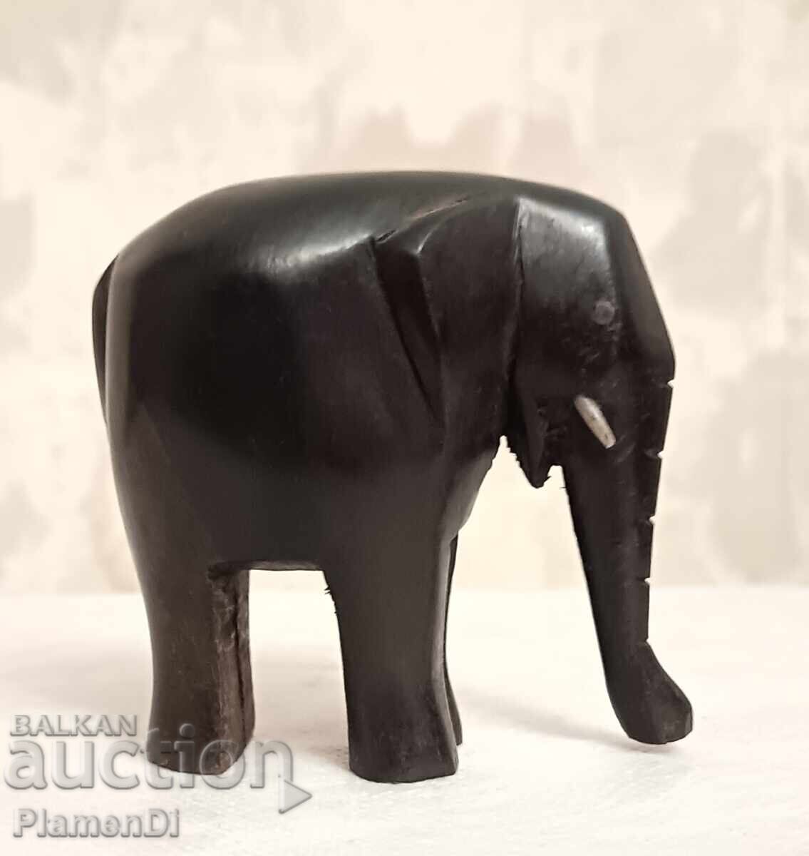 Доставка на Лот от дървени, ръчно резбовани фигурки на слонове. Доставка на Лот от дървени, ръчно резбовани фигурки на слонове.