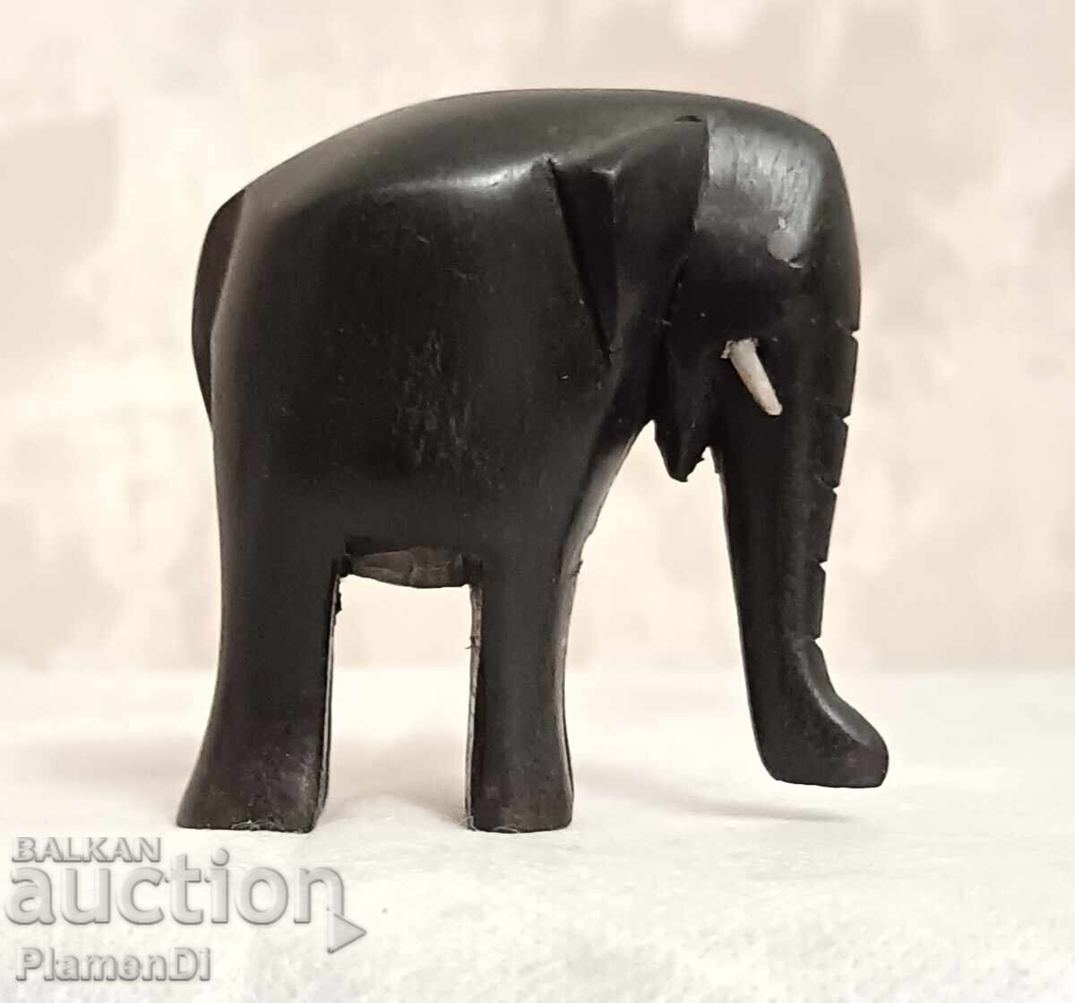 Лот от дървени, ръчно резбовани фигурки на слонове. - 5 Лот от дървени, ръчно резбовани фигурки на слонове. - 5