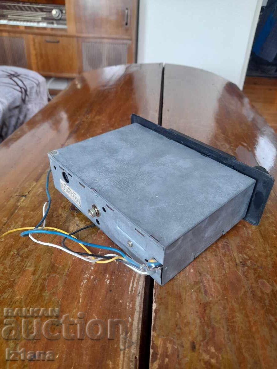 Auction Old Sanyo car radio cassette player Auction Old Sanyo car radio cassette player