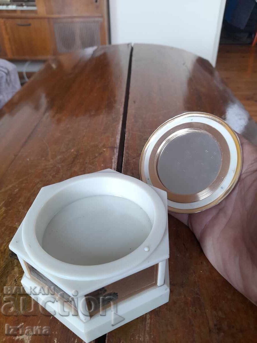 Auction  Old music box for jewelry