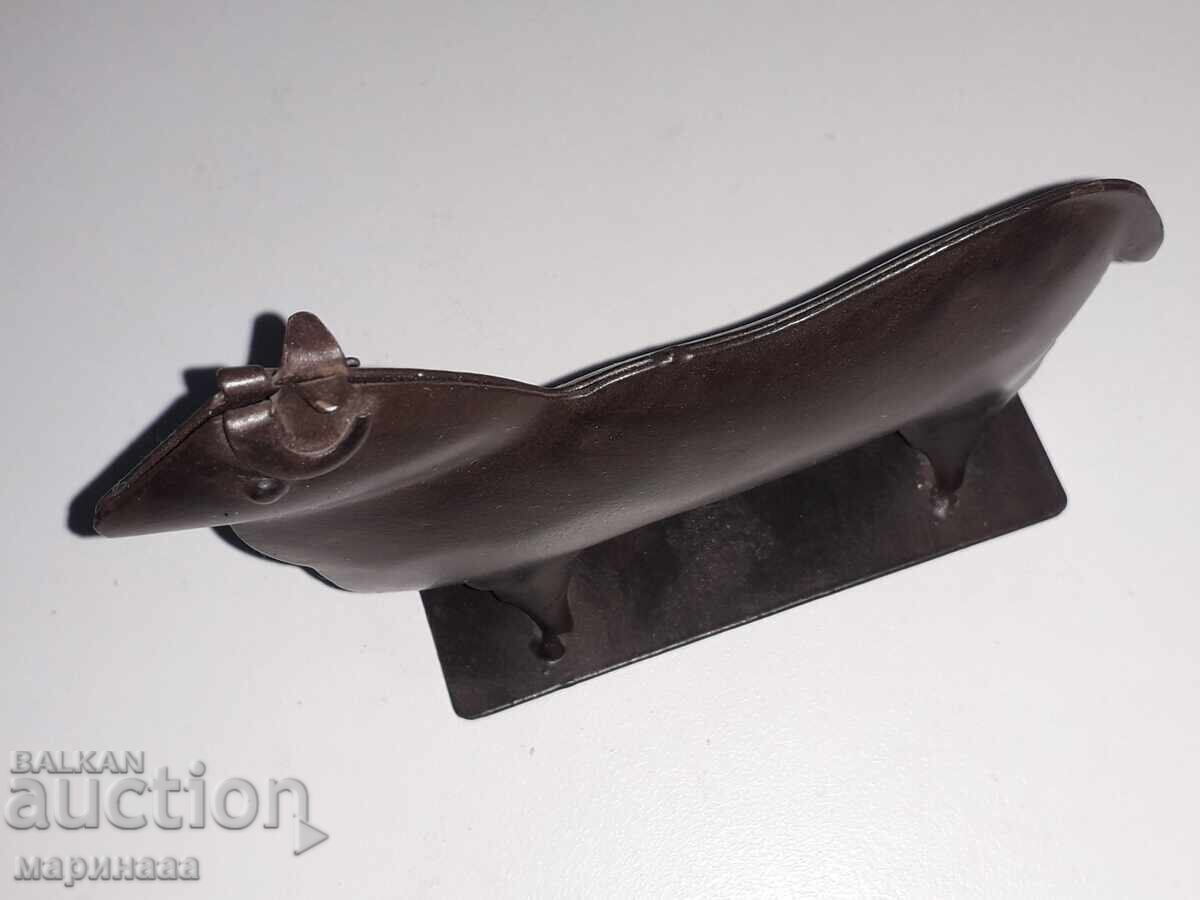 Auction  METAL FIGURE