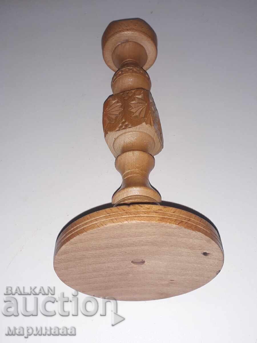 Livrarea SFEMENIC VECHI. SCULPTURĂ ÎN LEMN