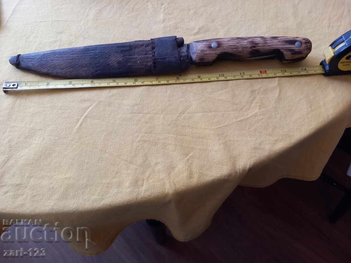 Cuțit vechi teacă de lemn cu preț € 30.00 | 58.67 BGN