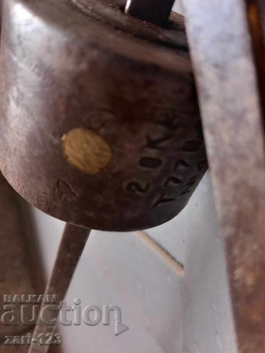 Old palanza scales with price 75.00 BGN | € 38.35