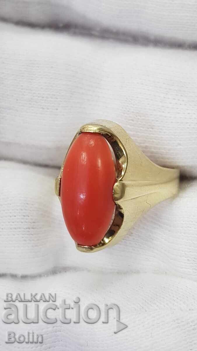 Inel vintage de damă din aur cu coral roșu - 8 carate Inel vintage de damă din aur cu coral roșu - 8 carate