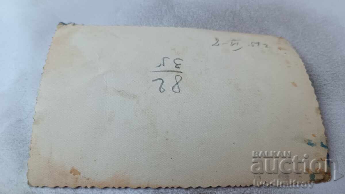 Снимка София Мъже жени и момче на улицата 1951 с цена 1.85 лв. | € 0.95 Снимка София Мъже жени и момче на улицата 1951 с цена 1.85 лв. | € 0.95