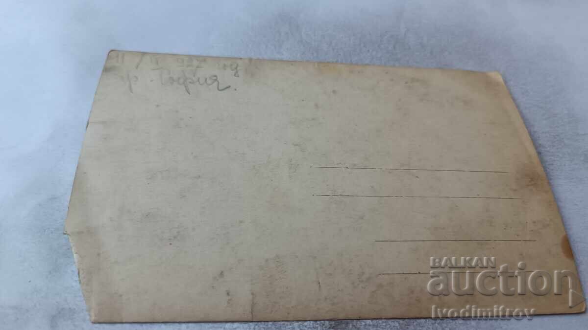 Φωτογραφία Σόφιας, μαθήτριες καθισμένες στην προβλήτα, 1927 με τιμή 3.65 BGN | € 1.87