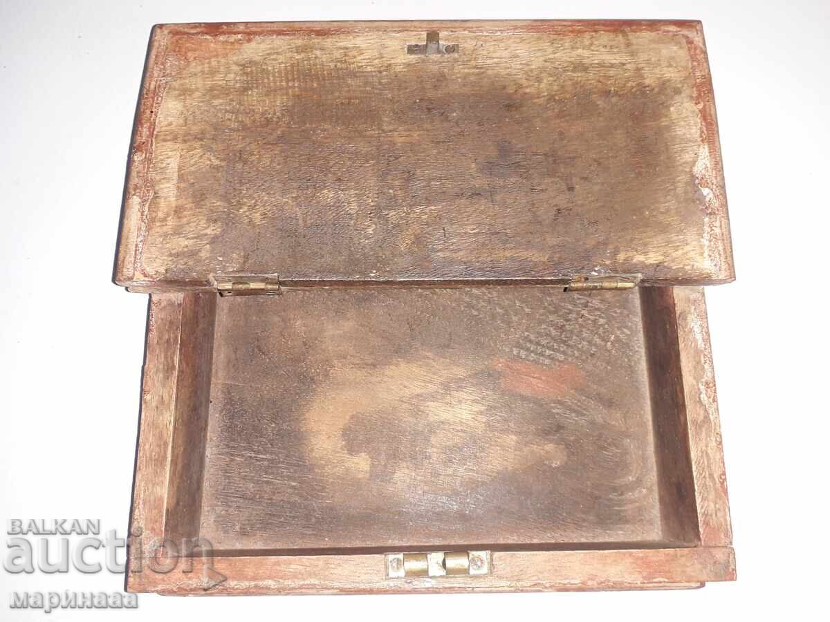 Auction  BOX WITH "AGED" EFFECT. INDIA