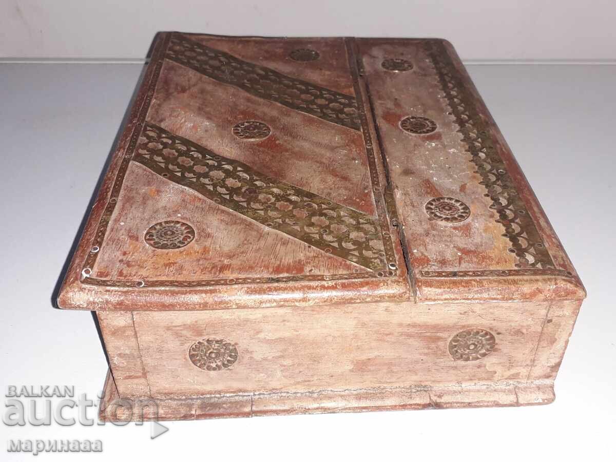 Delivery of BOX WITH "AGED" EFFECT. INDIA