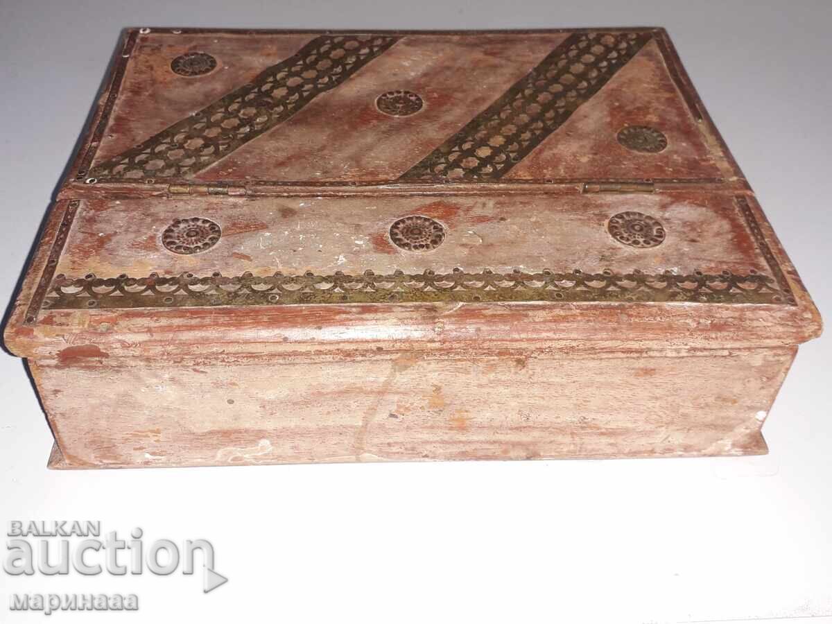 BOX WITH "AGED" EFFECT. INDIA - 5