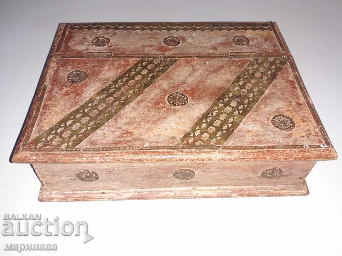 BOX WITH "AGED" EFFECT. INDIA