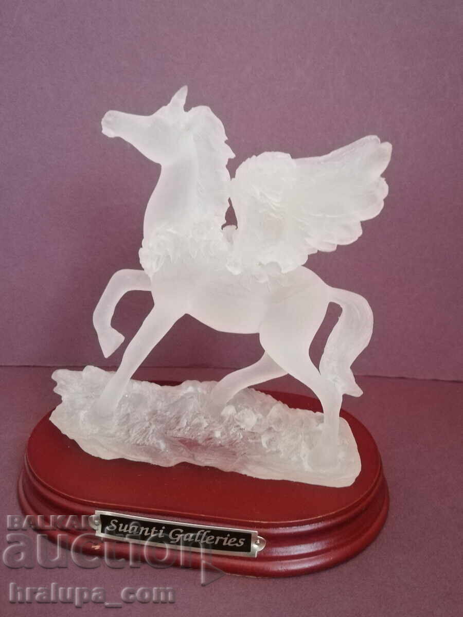 Доставка на Фигура кон Пегас Доставка на Фигура кон Пегас