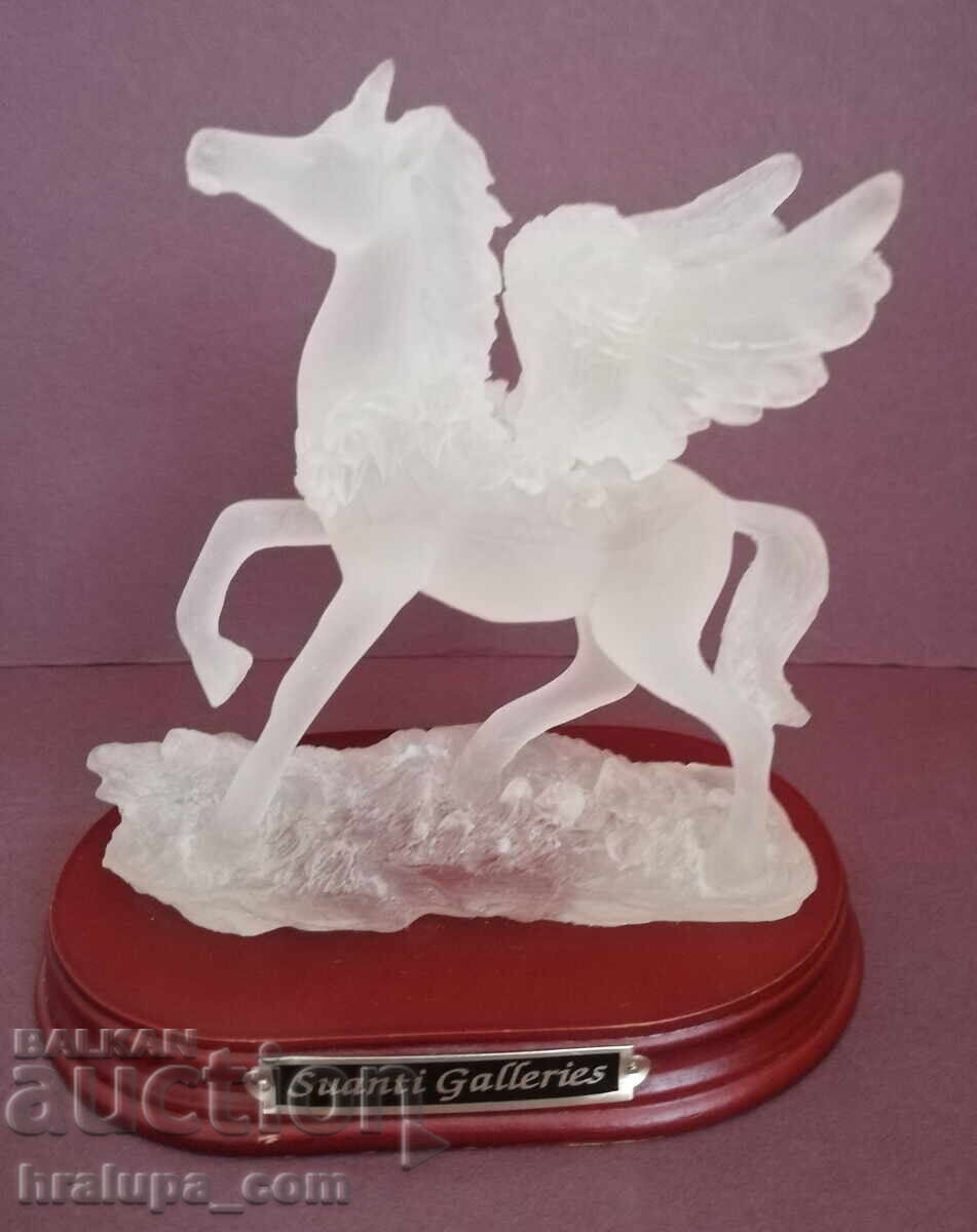 Фигура кон Пегас Фигура кон Пегас