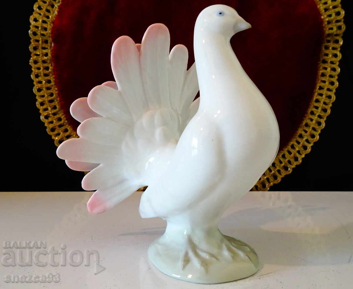 Auction Porcelain figurine, figure Dove by Lippelsdorf 1877 Auction Porcelain figurine, figure Dove by Lippelsdorf 1877