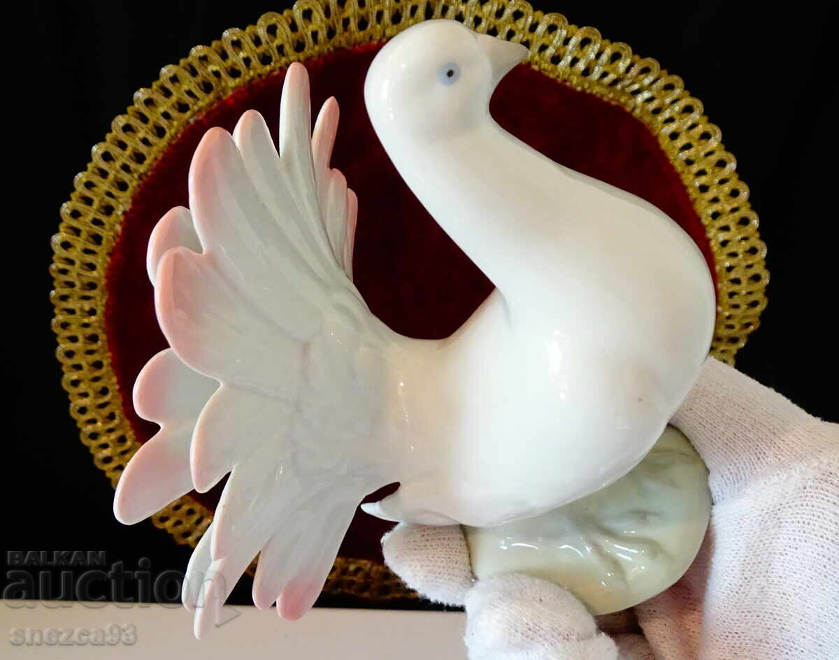 Porcelain figurine, figure Dove by Lippelsdorf 1877 - 6 Porcelain figurine, figure Dove by Lippelsdorf 1877 - 6