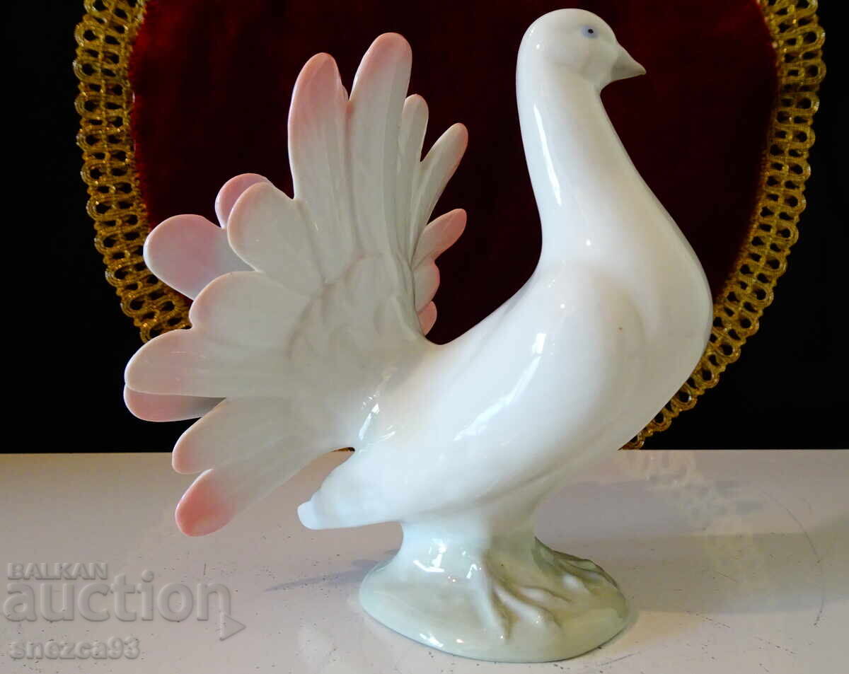Porcelain figurine, figure Dove by Lippelsdorf 1877 Porcelain figurine, figure Dove by Lippelsdorf 1877