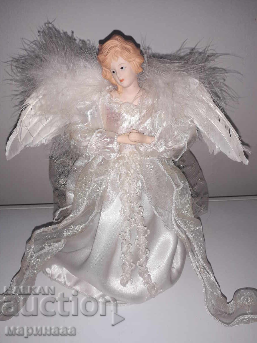 Licitație ÎNGER VECHI. PORȚELAN, TEXTIL Licitație ÎNGER VECHI. PORȚELAN, TEXTIL