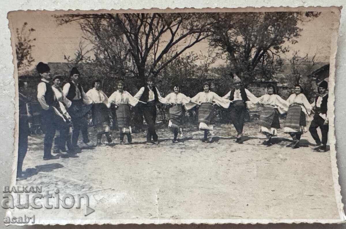 Nu se poate traduce direct, deoarece "Na Khoroto" este o expresie rusească. Ar trebui să fie tradusă