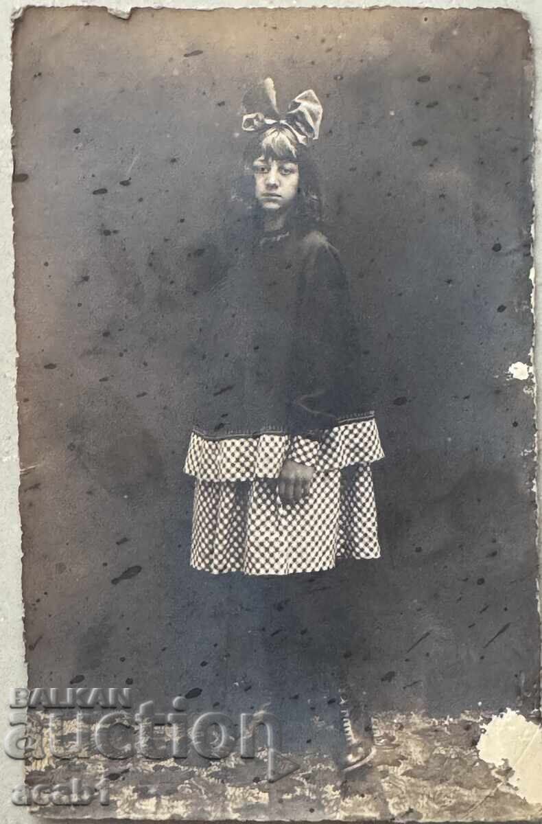 Κορίτσι με κορδέλα με τιμή 7.99 BGN | € 4.09 Κορίτσι με κορδέλα με τιμή 7.99 BGN | € 4.09