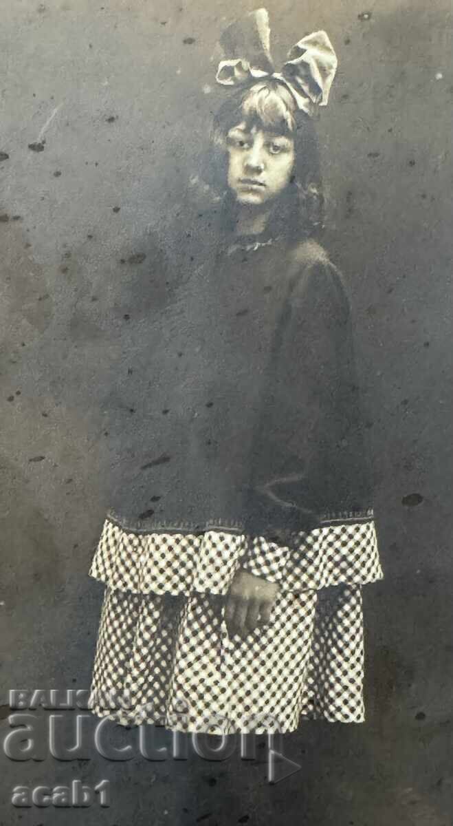 Κορίτσι με κορδέλα Κορίτσι με κορδέλα