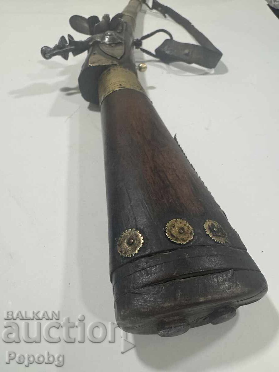 Auction  Old flintlock rifle