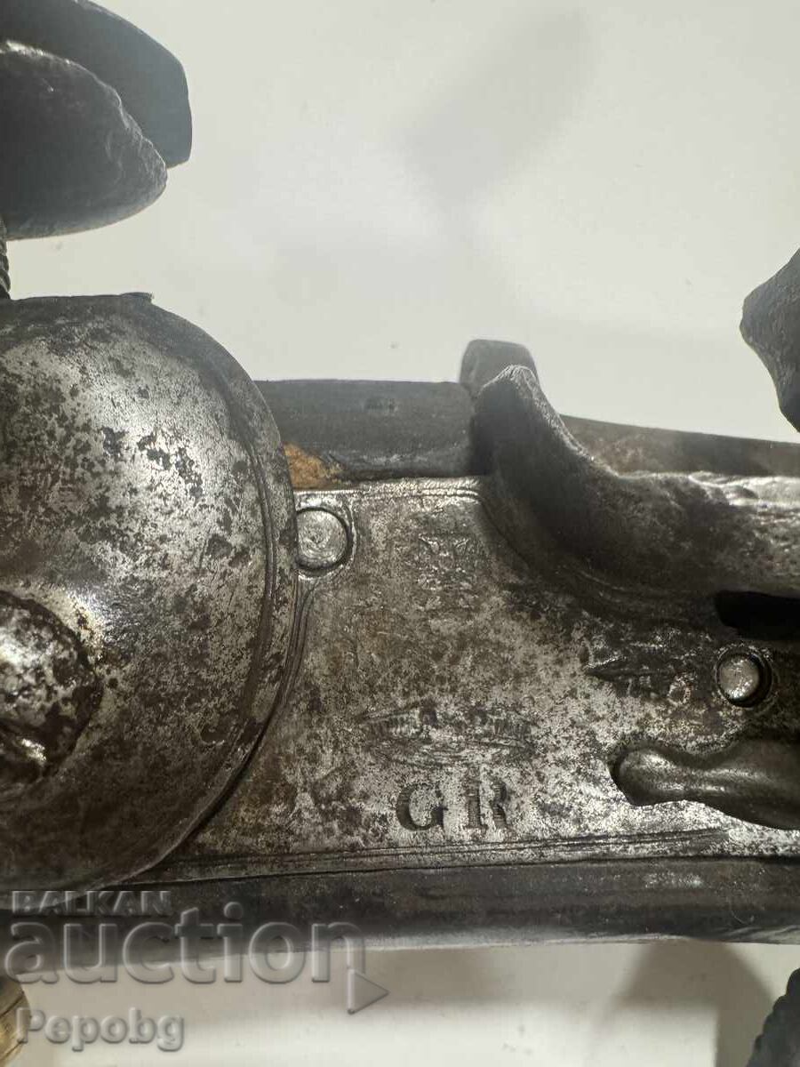 Delivery of Old flintlock rifle