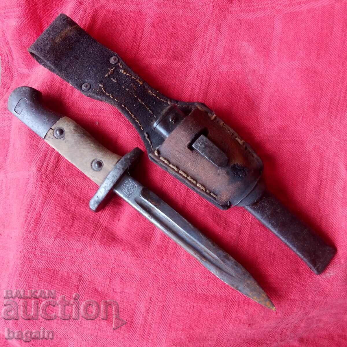 Български окопен нож.