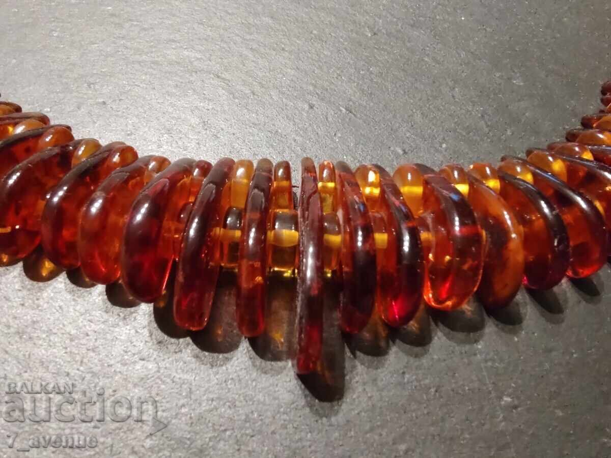 Παράδοση Γκέρνταν, παλαιό κόσμημα από Κεχριμπάρι 23.09.25