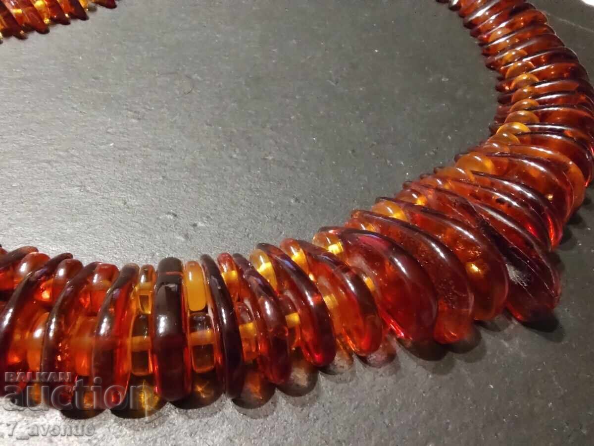 Γκέρνταν, παλαιό κόσμημα από Κεχριμπάρι 23.09.25 - 5