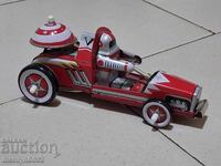 Veche mașină de jucărie din tablă cărucior