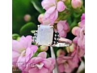 Inel de argint cu piatra lunii