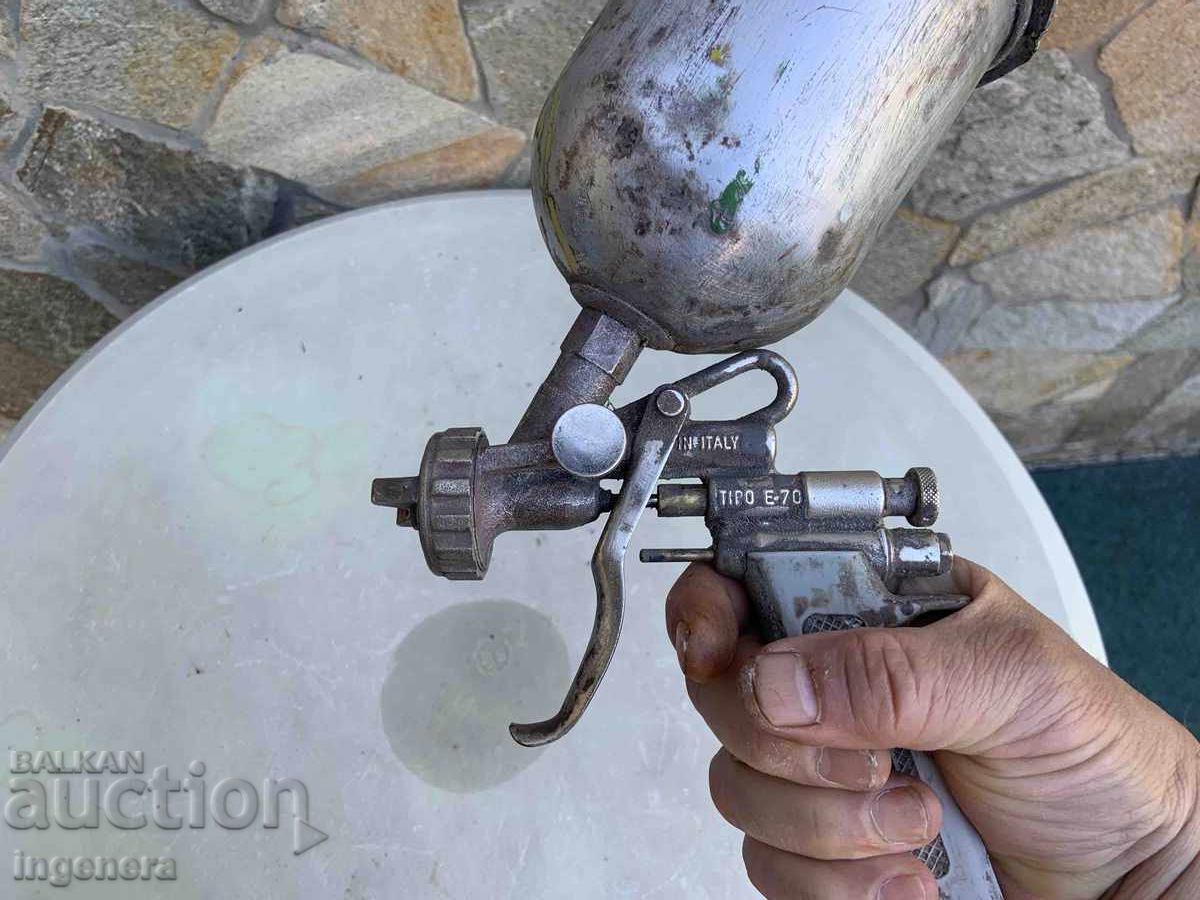 Livrarea PISTOL DE VOPSIT MARCA VECHE, FUNCȚIONAL