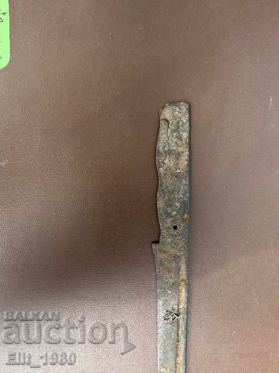 Licitație Un cuțit vechi