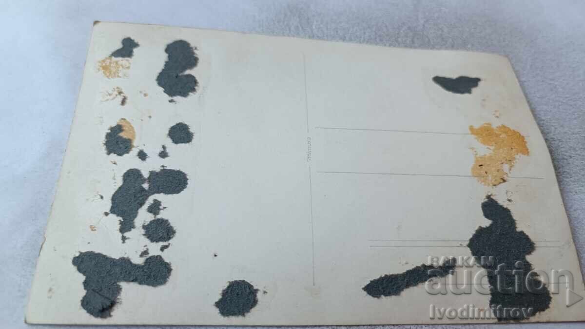 Φωτογραφία Νέας Γυναίκας και Ρετρό Τρακτέρ 1940 με τιμή 3.35 BGN | € 1.71