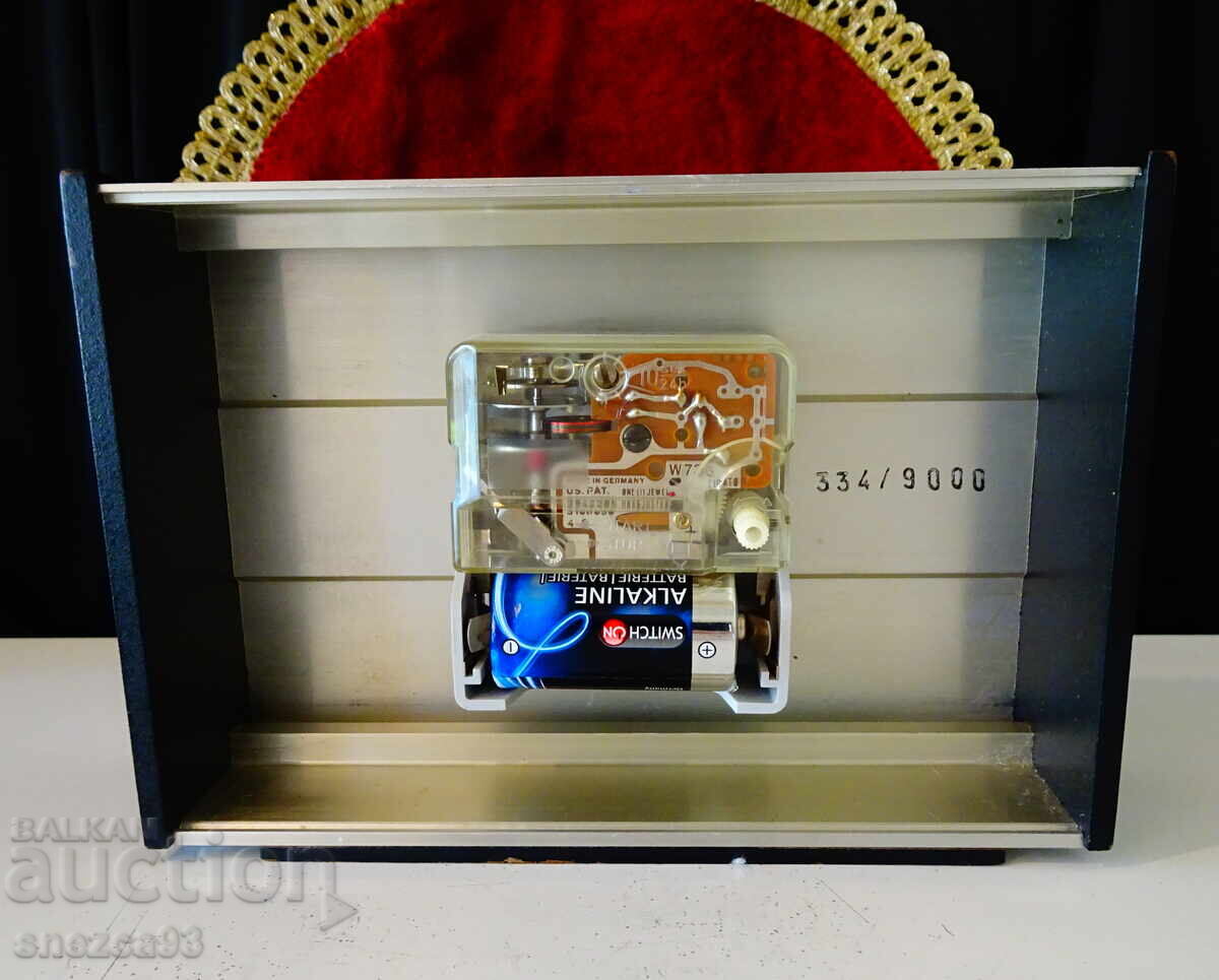 German Dugena Desk Clock with Ruby - 5 German Dugena Desk Clock with Ruby - 5