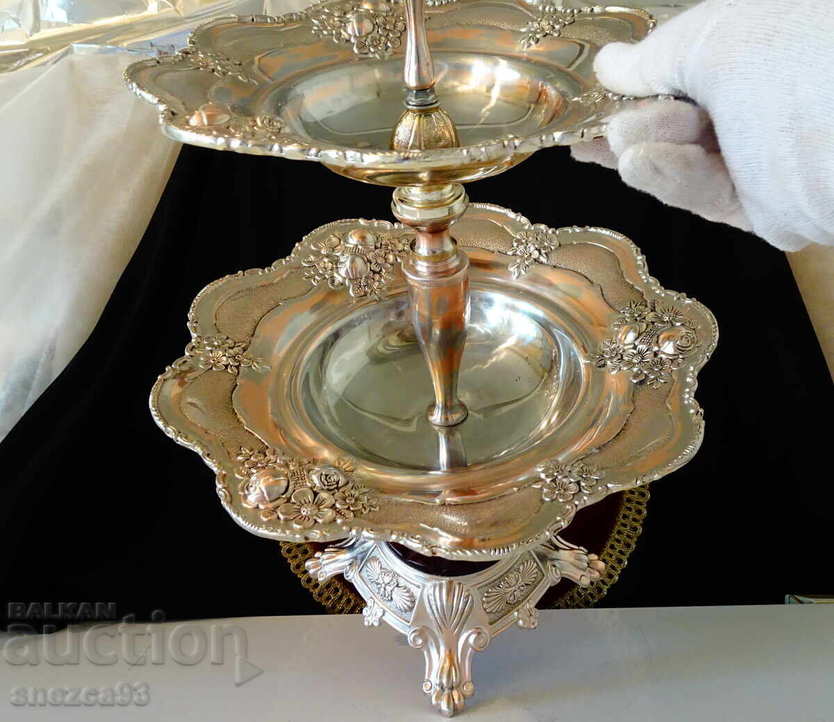 Auction Silver-plated tray, two-tiered serving platter 47 cm, 1.9 kg, roses, bar Auction Silver-plated tray, two-tiered serving platter 47 cm, 1.9 kg, roses, bar