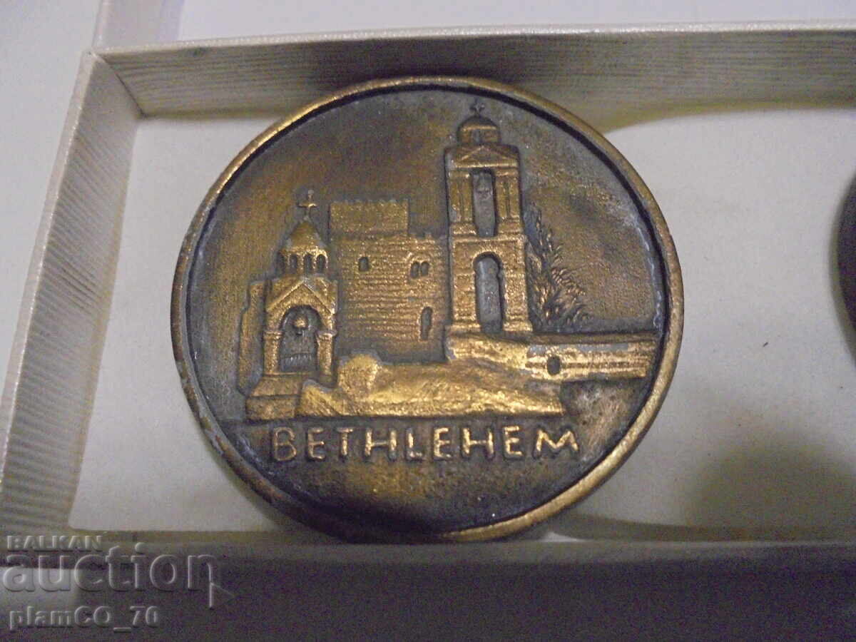 №*8273 Set jubiliar de plachete „Orașele Sfinte” – 2000 a cu preț 90.00 BGN | € 46.02