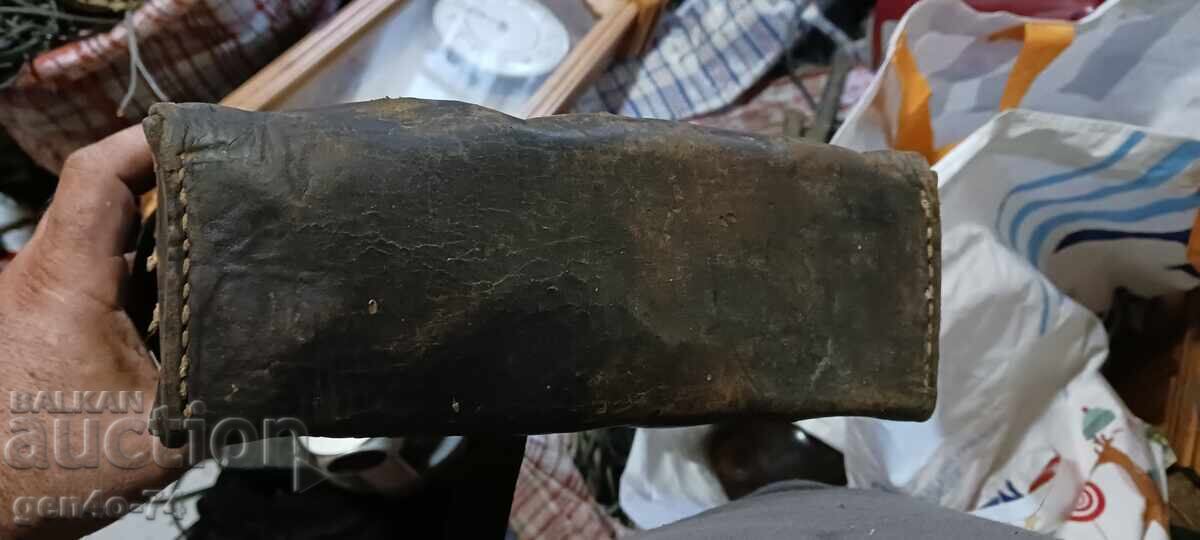 Delivery of leather bag Delivery of leather bag