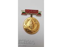 Σπάνιο κομμουνιστικό σήμα Πυροσβέστη, Πυροσβεστική "ΓΙΑ ΤΗΝ ΑΝΔΡΕΙΑ"