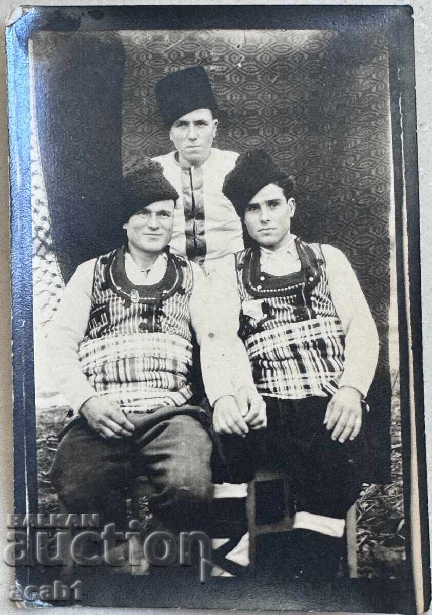 Άλφαταρ Άνδρες με παραδοσιακές στολές Άλφαταρ Άνδρες με παραδοσιακές στολές