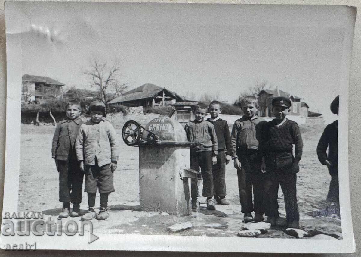 Children at the Fountain Children at the Fountain