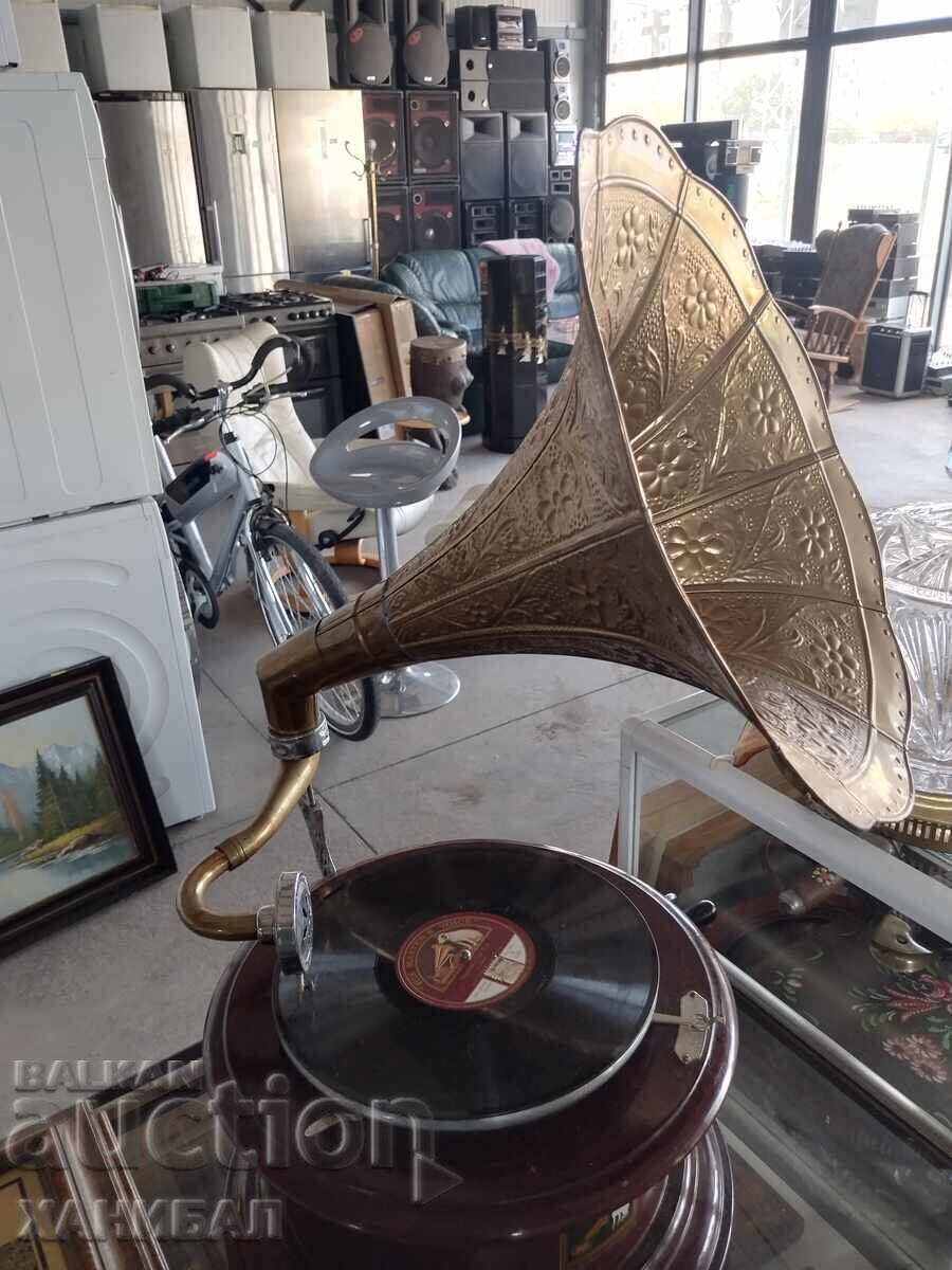 ΠΑΛΙΟ ΡΕΤΡΟ ΓΡΑΜΜΟΦΩΝΟ ΛΕΙΤΟΥΡΓΙΚΟ με τιμή 1100.00 BGN | € 562.42