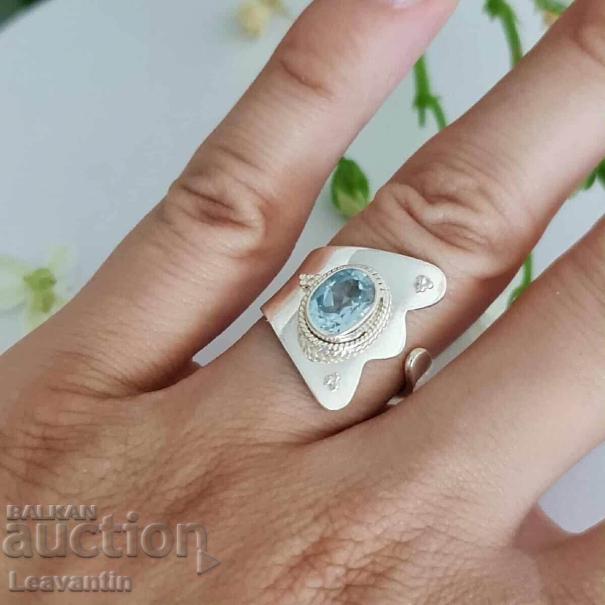 Livrarea Inel de argint cu Topaz albastru