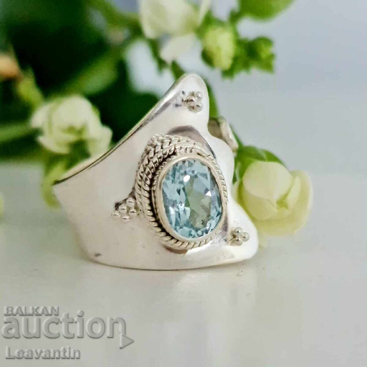 Inel de argint cu Topaz albastru