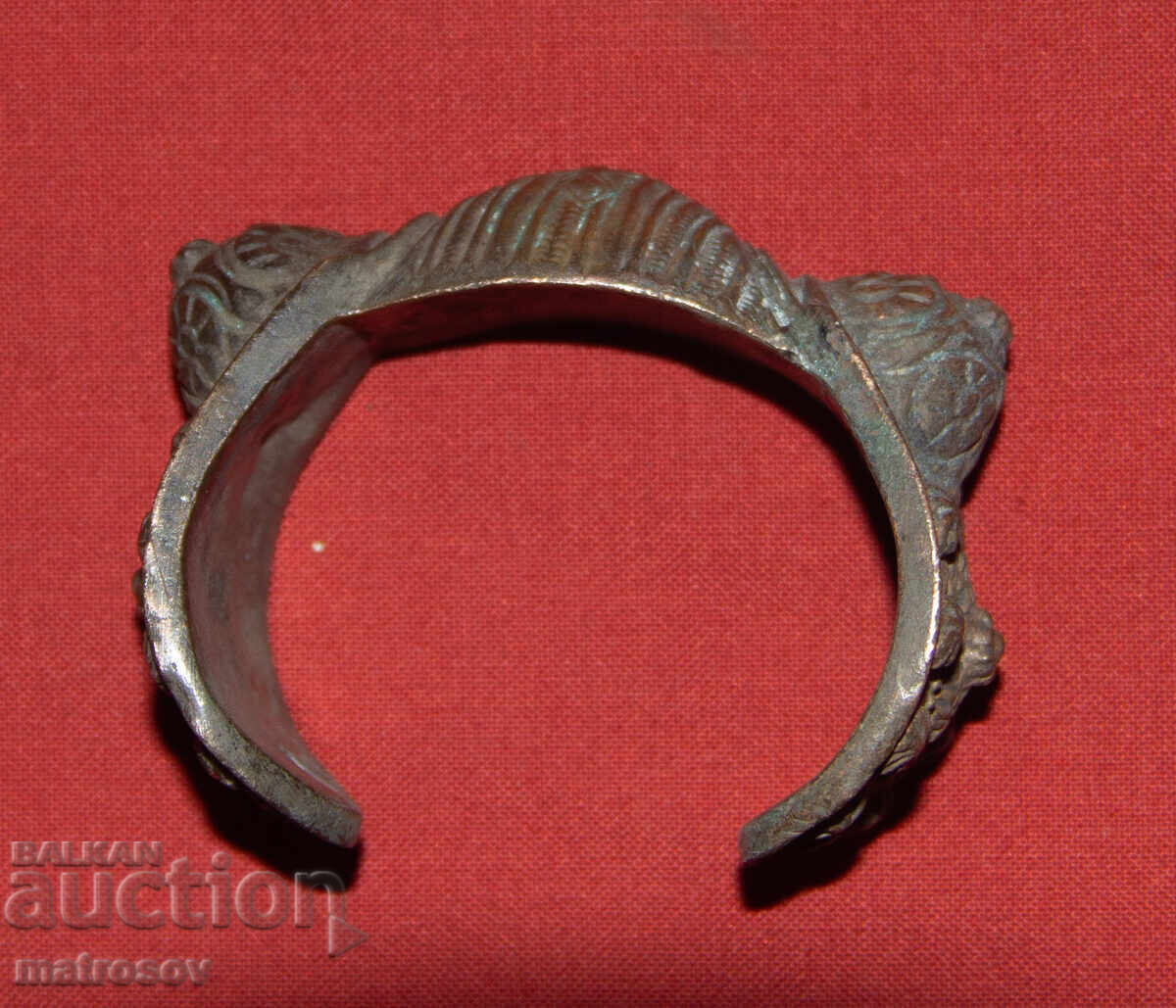 Delivery of Old traditional bronze bracelet jewelry slingshot